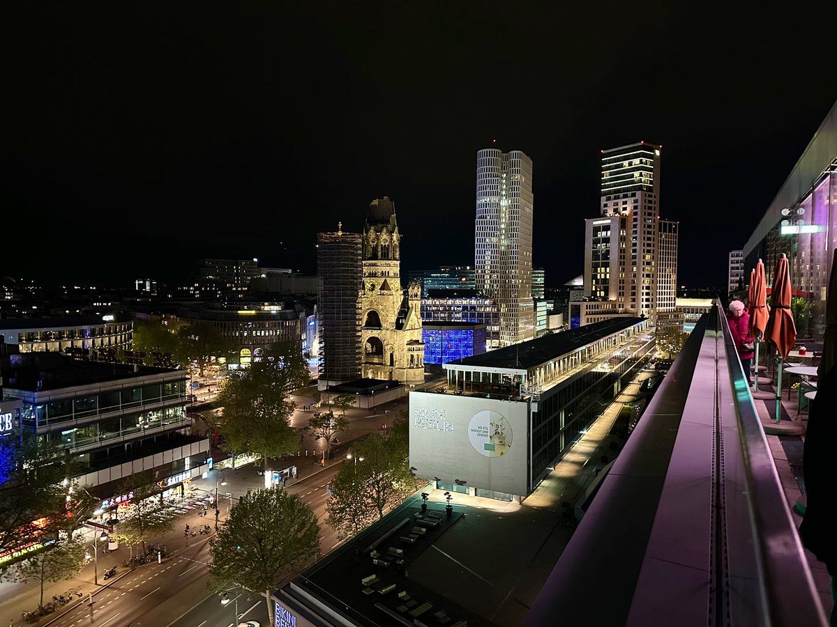 #ReasonstoloveBerlin Berlin’s most beautiful view…😍 Late dinner with the dazzling @xGoddessVanessa 👑 at Neni✨