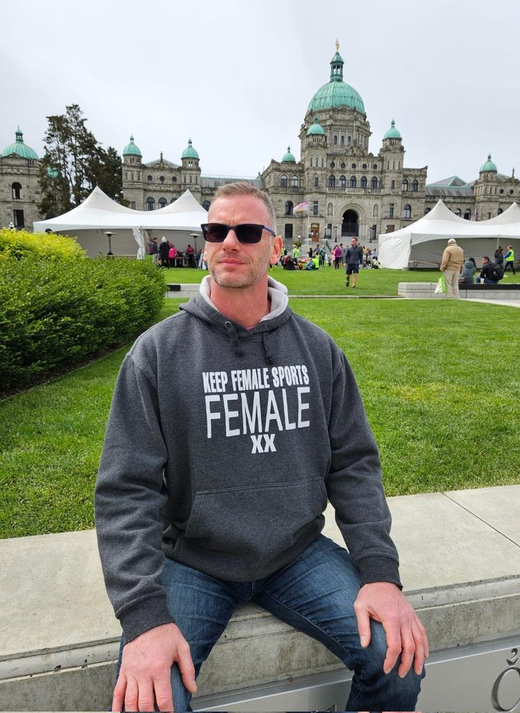 I was in Victoria BC for 4 days and brought some common sense with me. I can't even tell you how many people, young, old, and groups of high school kids that approached me and said they LOVED my sweatshirt. The tides are turning, so get ready for it. @bcndp…