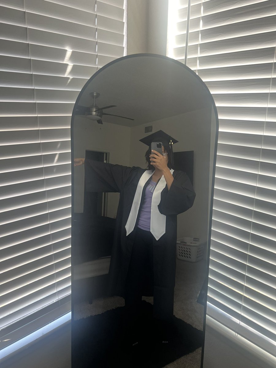 theeobsessionnn's tweet image. now we wait for June 23rd! 🤓🎓🥳 #CountdownToCommencement #BachelorDegreed #HealthcareManagement