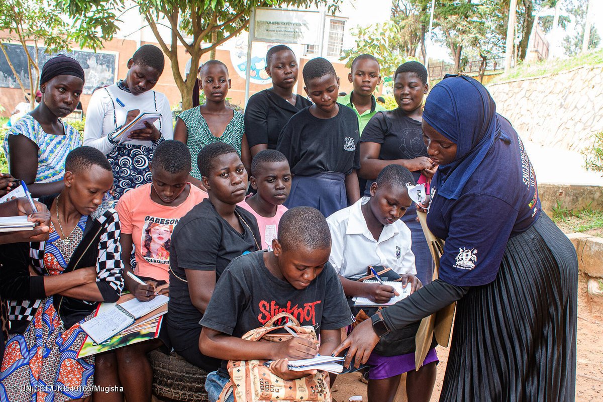 On 8 May, at 8:00 a.m. (EDT), we'll discuss findings from a study on multisectoral approaches, including social protection, to reduce HIV risk for adolescents and young people. 🚨 Register to join us: uni.cf/3UGA6no 📄 Check out the article: uni.cf/3wkbGac