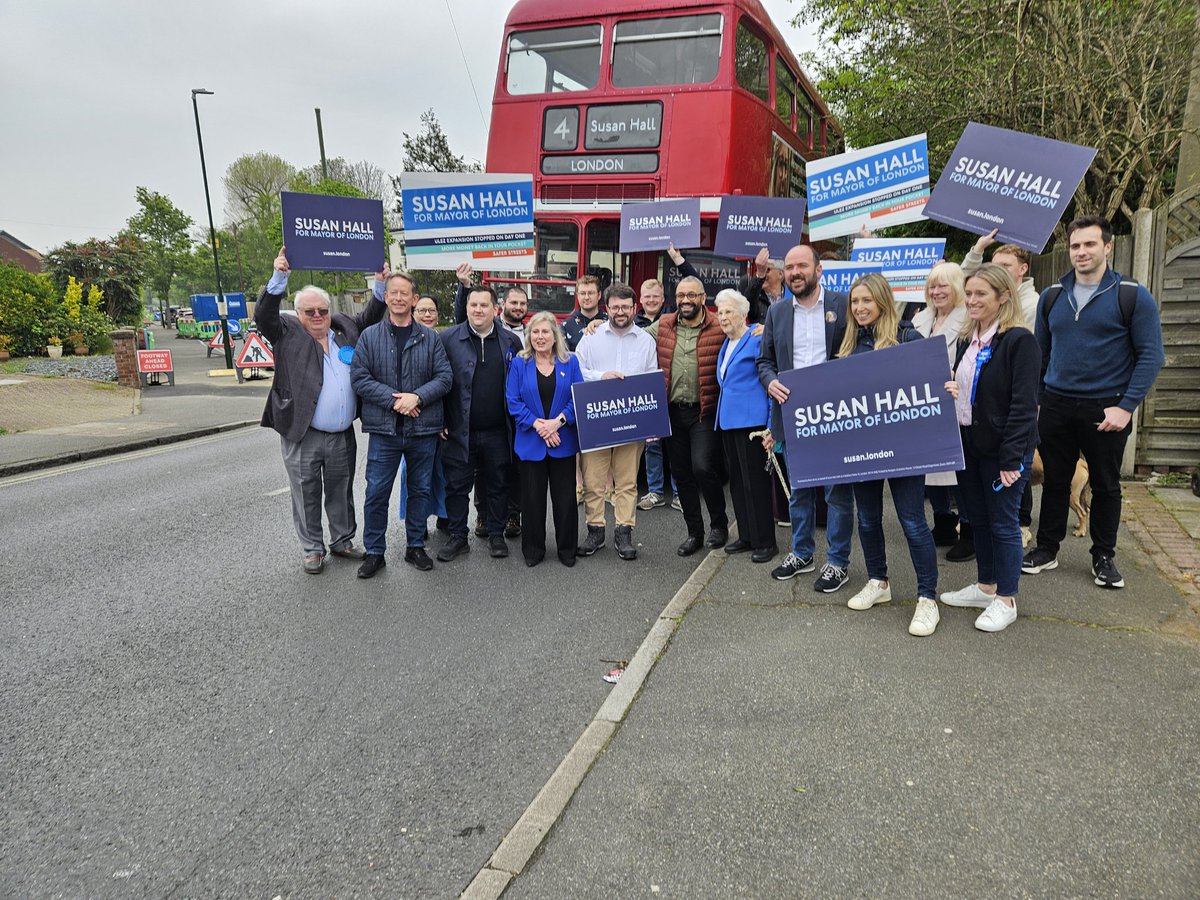 Great to have @Councillorsuzie, @JamesCleverly, @RicHolden, @louie_french and @GarethBaconMP at campaign stop four in Old #Bexley and #Sidcup. #TurrellonTour #VoteConservative