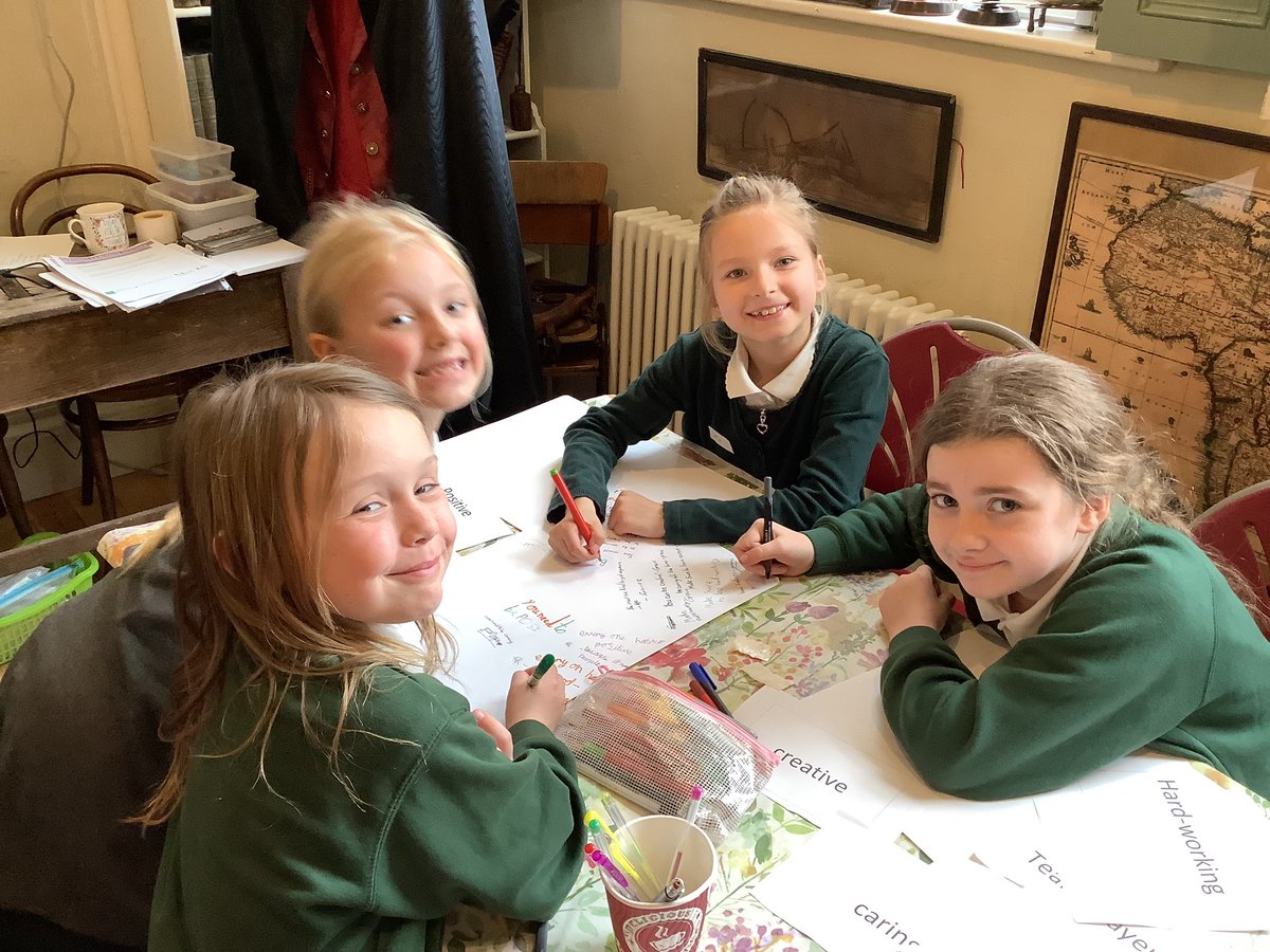 @broadwayjuniors what a superb afternoon with children from years 3, 4 and 5 at Donnison School working on our seascape project. The children were fabulous. #ShineBright