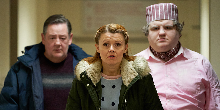 Hilarious whodunnit #MurderTheyHope returns tonight on @bbc2 at 9pm! 📺 Starring brilliant @EthanDLawrence as Ray the Chef in 'Evil Under The Bun' 👨‍🍳 @JohnnyVegasReal @Sianygibby @BBCiPlayer