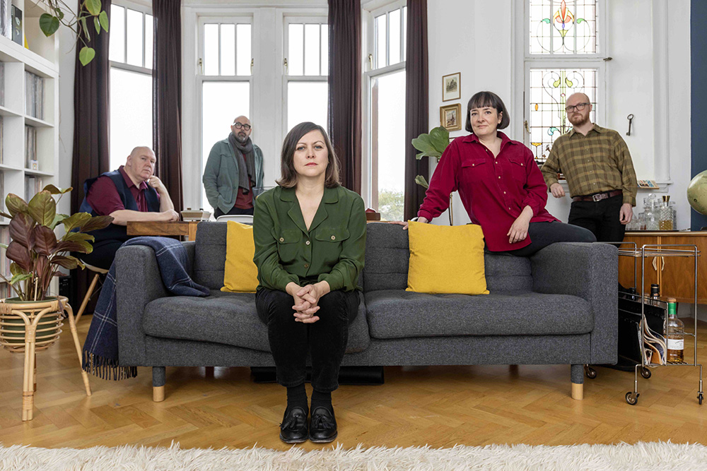 Earlier, Camera Obscura contrasted their mocking pessimism of adult life with innocence. The group may still be twee, but their sneer has become more of a frown. ➡️ tinyurl.com/CameraOb24 @Camera_Obscura_'s 'Look to the East, Look to the West' releases on Friday via…