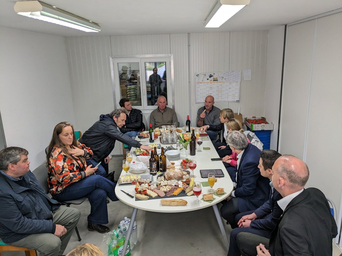 L'Association des Producteurs d'#Endive de 🇨🇵 recevait 3 candidates  <a href="/lesRepublicains/">les Républicains</a> aux prochaines élections européennes afin de parler d'🇪🇺 et de ses impacts sur notre petite filière. Quelle visibilité donner aux 300 derniers endiviers 🇨🇵?! #impassesstechniques