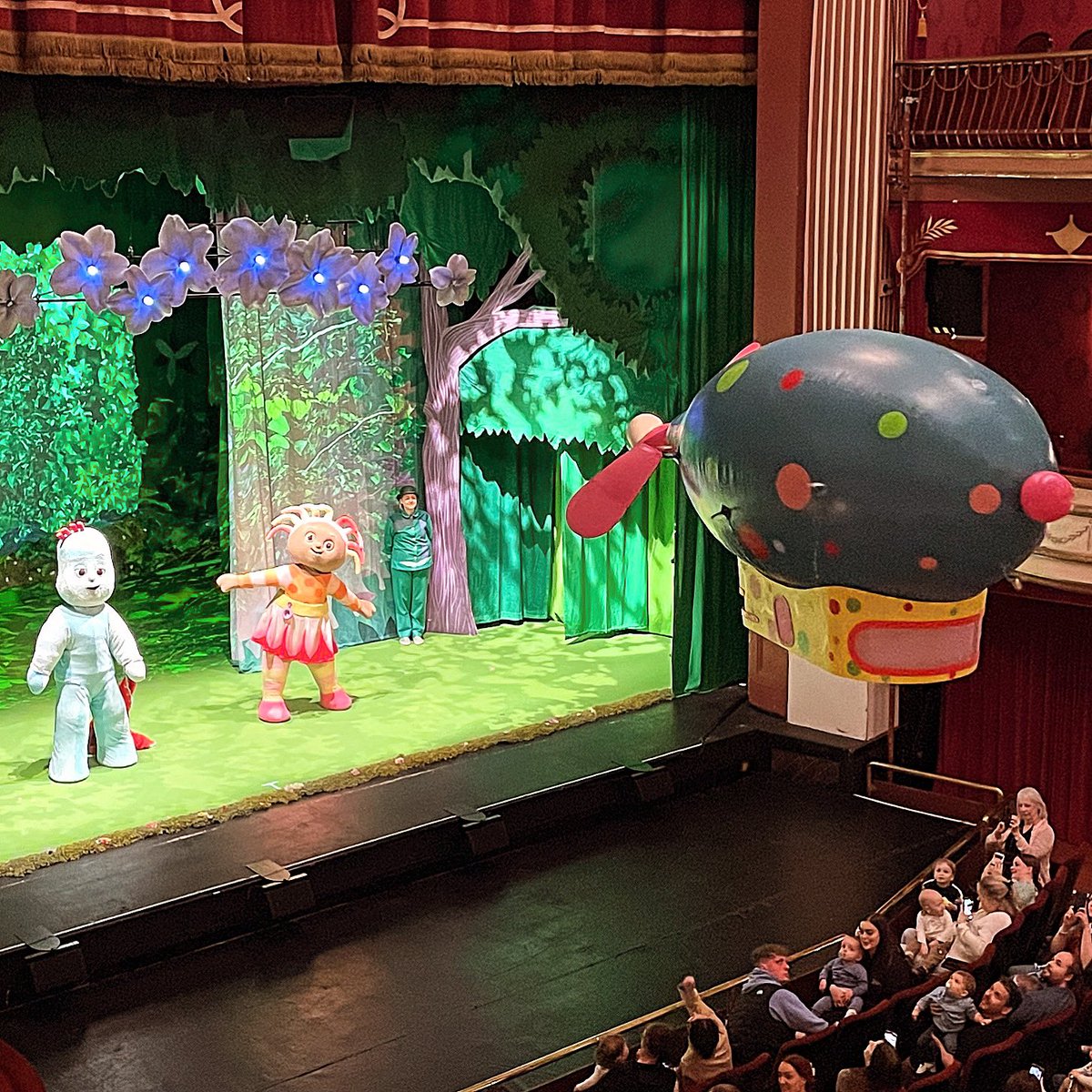 Andrew Collier (@andrewcollier) on Twitter photo The first flight of the year! With thanks to <a href="/TrafalgarEnt/">Trafalgar Entertainment</a> and the wonderful team at <a href="/New_Theatre/">New Theatre Cardiff</a> Cardiff, and the entire <a href="/NightGardenLive/">Night Garden Live</a> cast and crew. Pip-pip, onk-onk! The first flight of the year! With thanks to <a href="/TrafalgarEnt/">Trafalgar Entertainment</a> and the wonderful team at <a href="/New_Theatre/">New Theatre Cardiff</a> Cardiff, and the entire <a href="/NightGardenLive/">Night Garden Live</a> cast and crew. Pip-pip, onk-onk!