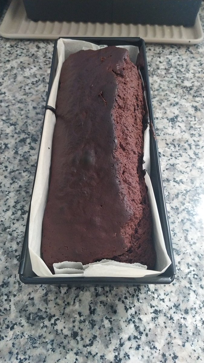 Ayer hicimos nuestro primer bizcocho de chocolate vegano juntos