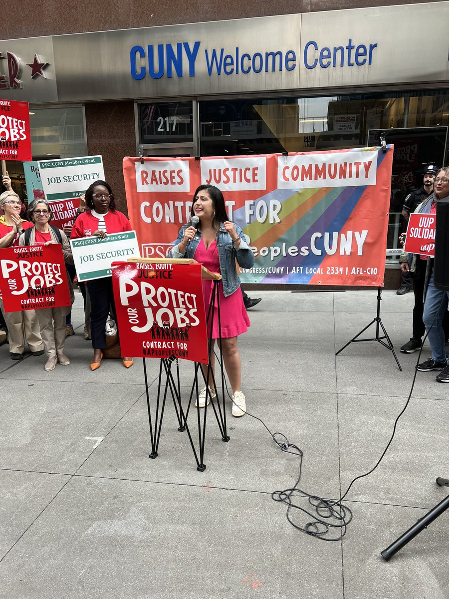 Senator @jessicaramosqns is speaking out against attacks on teachers and higher education. “Education is essential to democracy, and that begins with a fair contract for our teachers, professors and educators. But we need the chancellor to agree, and put it in ink!” #APeoplesCuny