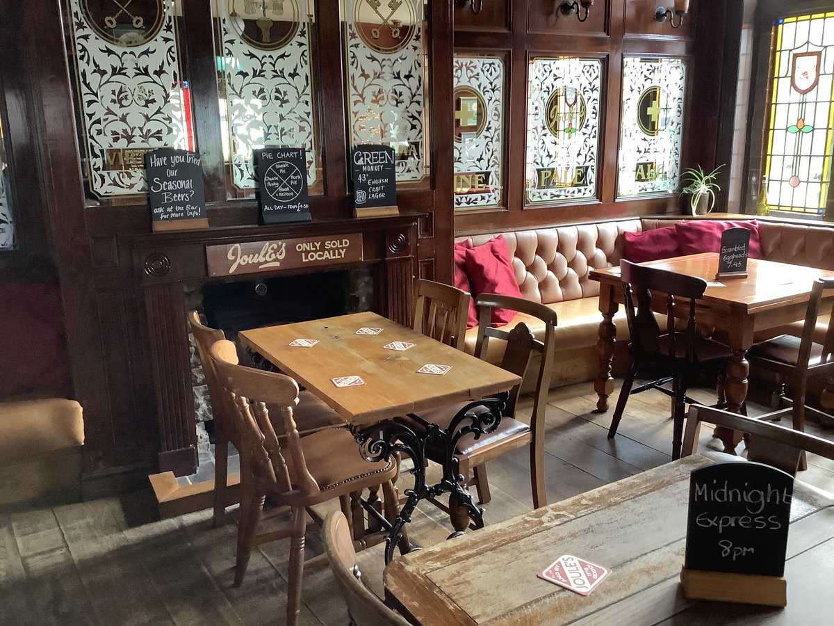 One little lonely table left for the quiz tonight Banter - sarnies - prizes….and Derek! dogs welcome too.. 01244 344460 to pop your name on the lonely table🥲 #thinkinganddrinking #chestertweets @BeersInChester @the_joe_smoe @welcome_dogs @SkintChester @wearechester