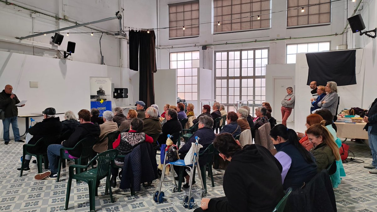 Mireu Dimarts passat!!.....#RADARS #ArenysdeMunt
2ª Edició del #Recital #Poètic amb #diversitat temàtica i #cultural.  
És motivador per #EsMediacio haver-vos acompanyat en aquest espai creatiu........"La gent gran suma i molt"