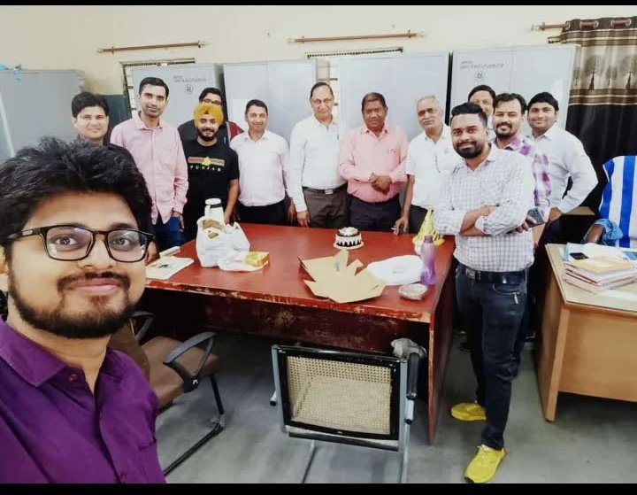 Here's wishing our AK RANA sir,a very #Happy 60th #Birthday and an even happier #retirement.
🎂 🥳 🎉 
Also,wishing you a speedy recovery from sudden ailment. 
🤗🙌🙏
#Birthday
#retirement
#senior
#friends 
#teachers 
#workculture
#schooldiaries
#gbssskblockjp
#suchislife
🤗🔱🧿