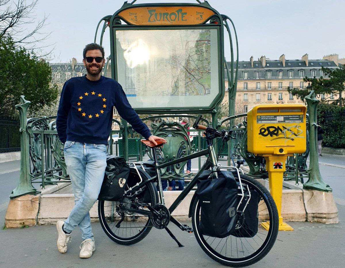 ⚫️Stéphane Faure, journaliste, auteur de '4000 km', chez @EditionsGrasset, sera l'invité de @Caroline_Roux dans #cdanslair. Il reviendra sur sa rencontre avec la jeunesse européenne, à quelques semaines des élections européennes. Rendez-vous à 17.25 sur France 5 !