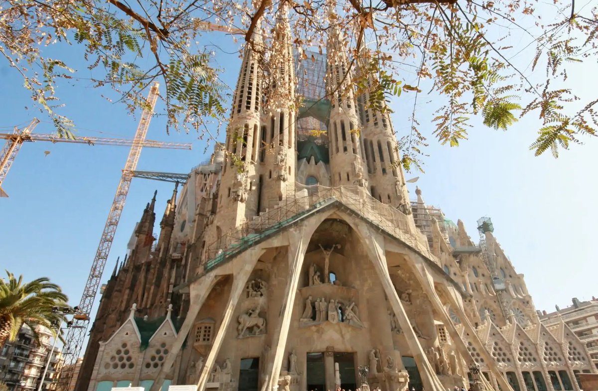Eindrücke der jungen DGI vom ESCMID Global Kongress in Barcelona.
10 junge Infektiolog*innen erhielten ein Reisestipendium von der Akademie für Infektionsmedizin um am weltweit größten Kongress für Mikrobiologie und Infektionskrankheiten (16.000 Participants) teilzunehmen.