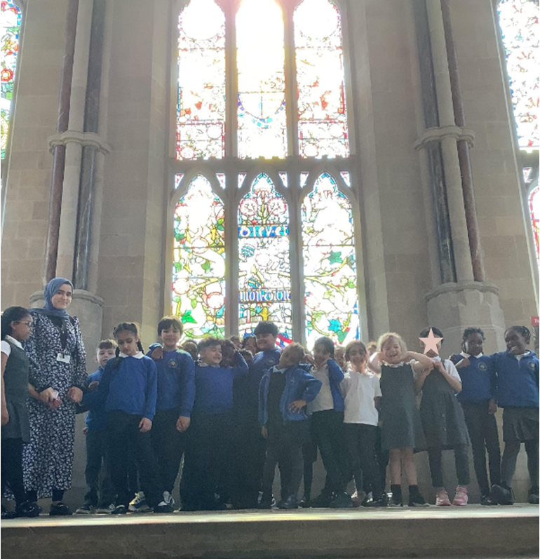 Year 2 spent today exploring the beautiful Rochdale Town Hall @RochdaleTH  for their geography fieldwork about why people visit the building #onefamilyinChrist #RochdaleTownHall #schooltrip