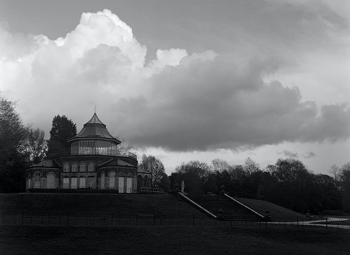 Moody sky
Balda Baldax
Ilford HP5

#believeinfilm #filmisnotdead #shootfilmbenice #filmphotography #photography #Balda #Baldax #ilfordhp5 #ilfordphoto