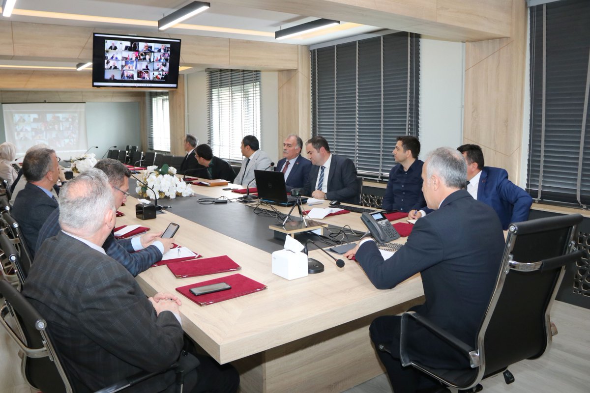 sivasmem's tweet photo. Millî Eğitim Bakanlığınca kamuoyunun görüşüne sunulan, "Türkiye Yüzyılı Maarif Modeli" yeni müfredat taslağı, ilçe millî eğitim müdürleri değerlendirme toplantısında ele alındı.
👉https://t.co/d9FEga27Je

@tcmeb 
@Yusuf__Tekin 
@farukyelkenci 
@valisimsek 
@necatiyener_ https://t.co/xtCDjtuJSq