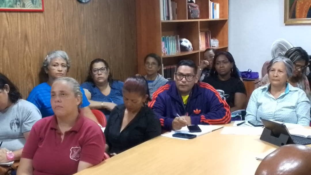 Edu_Caracas's tweet photo. Videoconferencia Escuelas amigas de la infancia MPPE-UNICEF. Estando presente directores de las instituciones seleccionadas, coordinadores clif, Supervisores y directora del centro estadal.

@NicolasMaduro 
@_LaAvanzadora 
@gracielamarilis 
@MPPEDUCACION https://t.co/pkrmXWKC61
