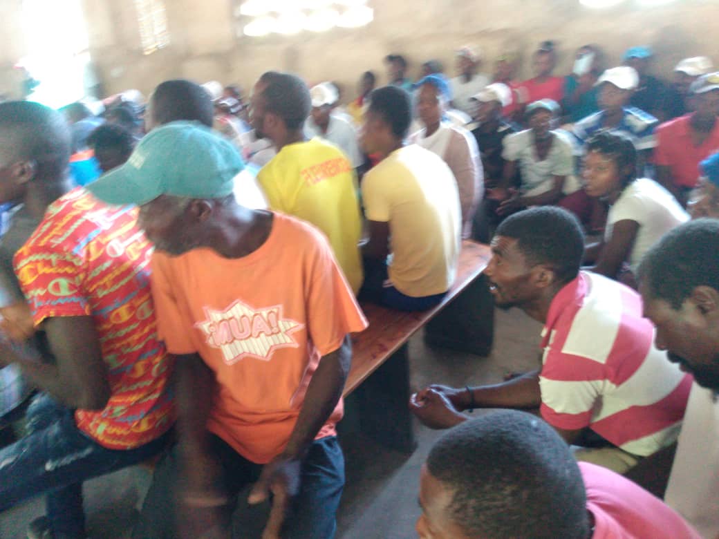 PATIPLANSPA's tweet photo. Nan dat 1e me 2024 la Kòdinasyon @PATIPLANSPA nan depatman Nò a distribiye a peyizan nan Kominn Limbe plant ak semans nan tèt kole ak lidè Nasyonal la Yanick MEZILE LHERISSON ki nan tèt Pati a.
Peyizan yo bat bravo pou gwo jès sa a.
@PATIPLANSPA toujou kanpe bò kote majinalize yo https://t.co/GwlRbdtYGg