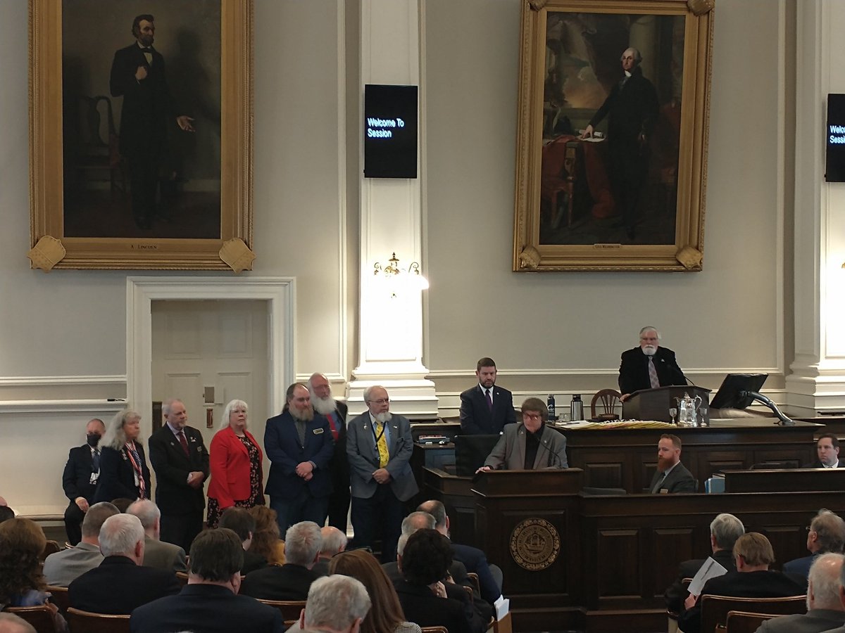 Rep. Renzullo and Members from Hudson delivered memorial remarks for the Honorable Bob Clegg this morning while his family joined us in the gallery.