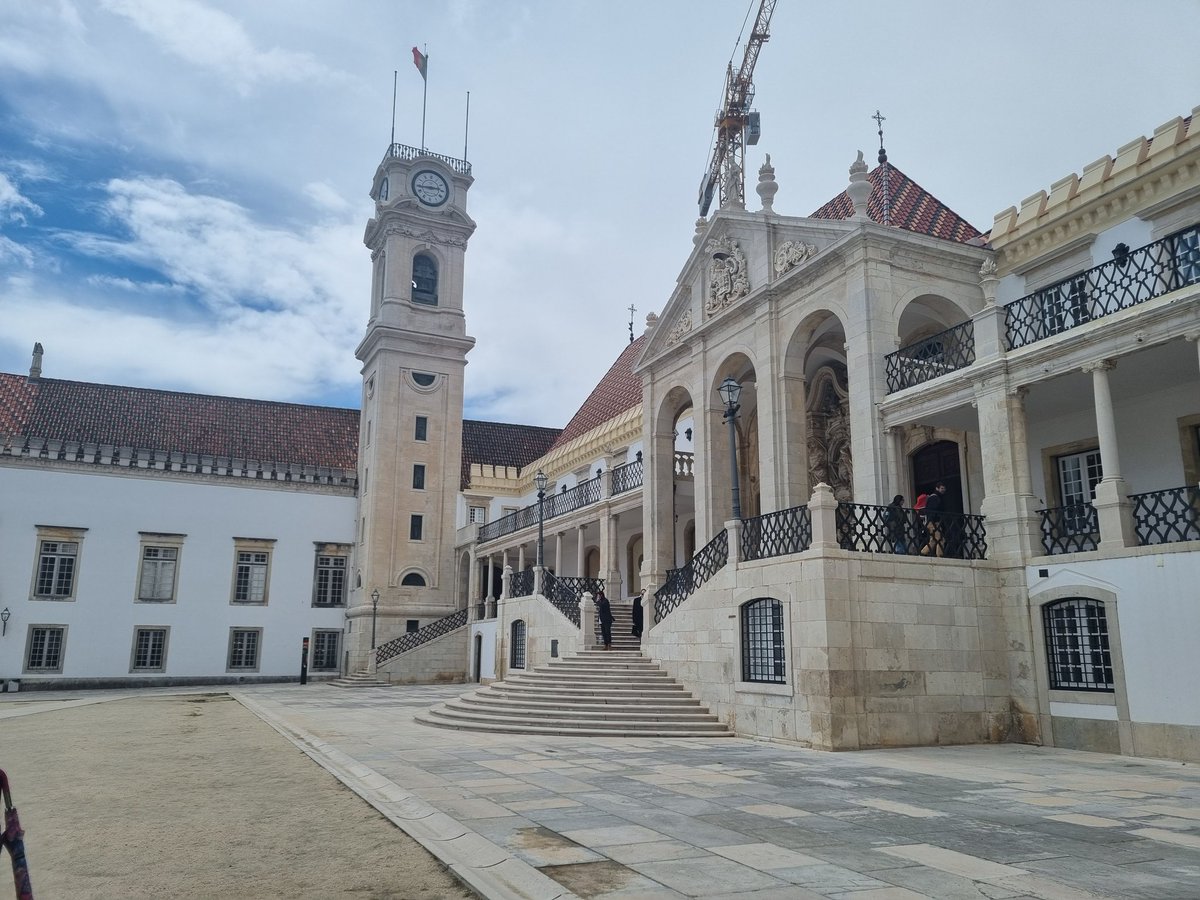 What a beautifully old place to work at - one of the oldest Universities (1290) I've visited and worked on site! Great 1st day collaborating with @UnivdeCoimbra on our 3-year project on Spatial inequalities in #dementia care - site visits tomorrow! 🇵🇹