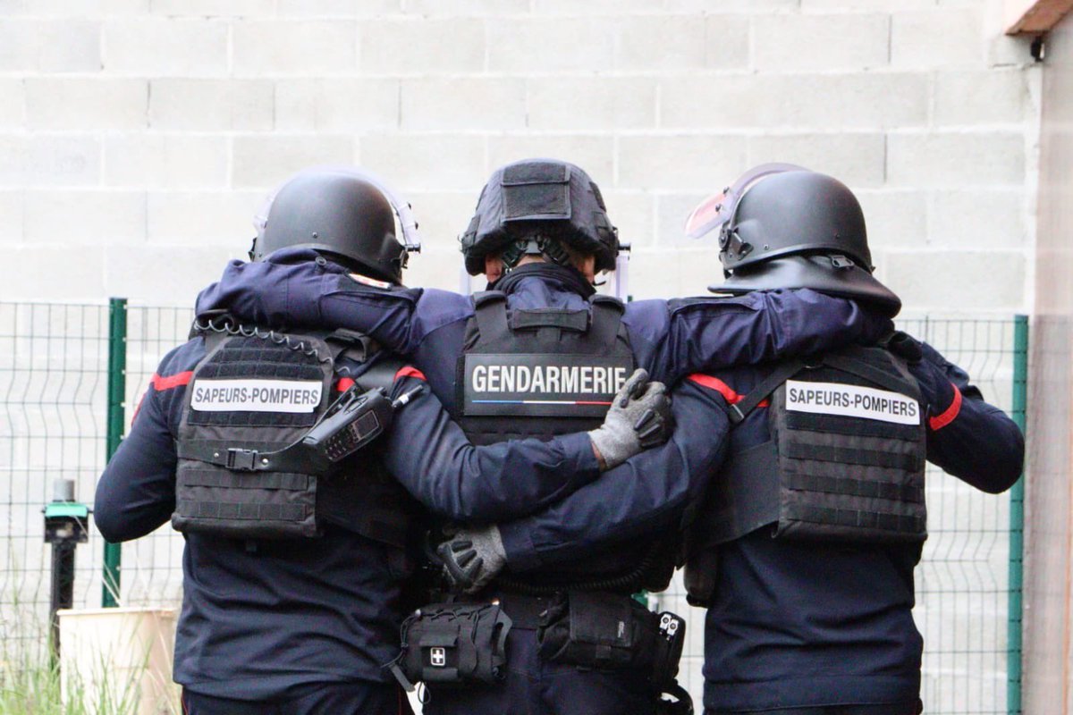 Retour en images sur l’exercice qui s’est déroulé mardi à Reignier-Éséry dont le scénario portait sur une attaque à connotation terroriste à l’intérieur d’un bâtiment.

#sdis74 #sapeurspompiers #pompiers