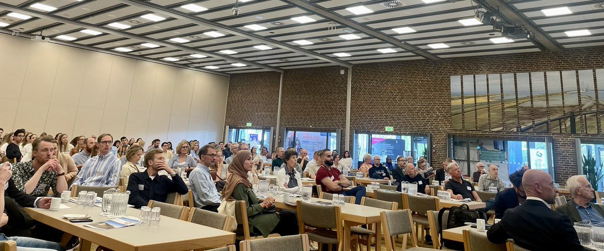 Dansk Cardiologisk Selskab (DCS) (@cardio_dk) on Twitter photo #DCS årsmøde 2024 er nu i fuld gang!
Mødet starter med en vigtig joint session med <a href="/escardio/">European Society of Cardiology</a>: “The EHJ’s Year in Cardiovascular #Medicine”.
Modereret af #DCS formand Michael Rahbek Schmidt og Marco Roffi (Co-Editor EHJ) 🩺🫀 #DCS årsmøde 2024 er nu i fuld gang!
Mødet starter med en vigtig joint session med <a href="/escardio/">European Society of Cardiology</a>: “The EHJ’s Year in Cardiovascular #Medicine”.
Modereret af #DCS formand Michael Rahbek Schmidt og Marco Roffi (Co-Editor EHJ) 🩺🫀