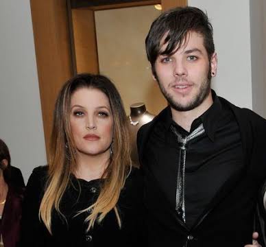 🚨| Navarone talks (again) about his relationship with Lisa Marie Presley, showing good feelings about his sister: 'Every family has sibling rivalry or they don't always agree and that was just kind of brought to the forefront with our family. We also had great times together.'
