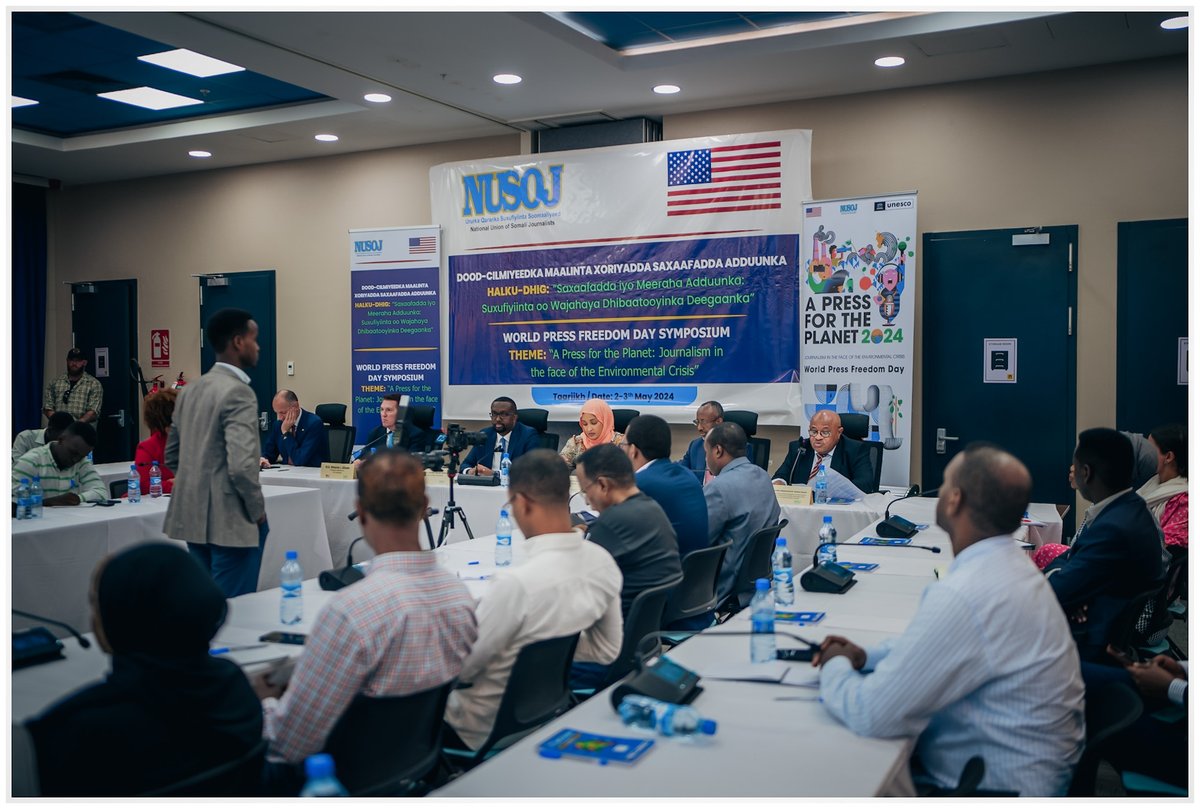 Today, #WorldPressFreedomDay was celebrated in Mogadishu with a symposium themed 'A Press for the Planet: Journalism in the Face of the Environmental Crisis.' Hosted by @NUSOJofficial in partnership with the @US2SOMALIA, this colourful event brought together journalists, civil