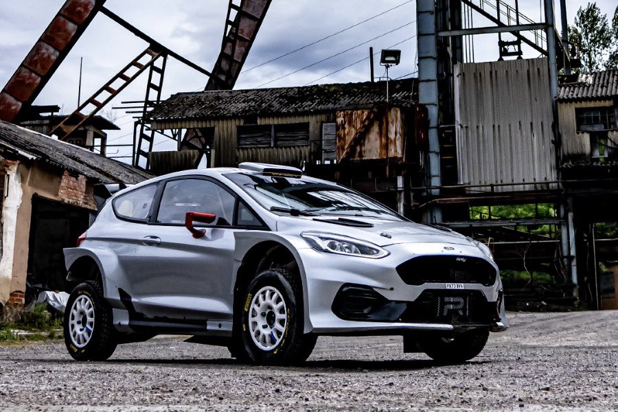 🔛 Primeros kilómetros en tierra para @pepslopezdriver 🤝 @DavidVcopiloto con su nuevo @FordSpain Fiesta Rally2 de Past-Racing.