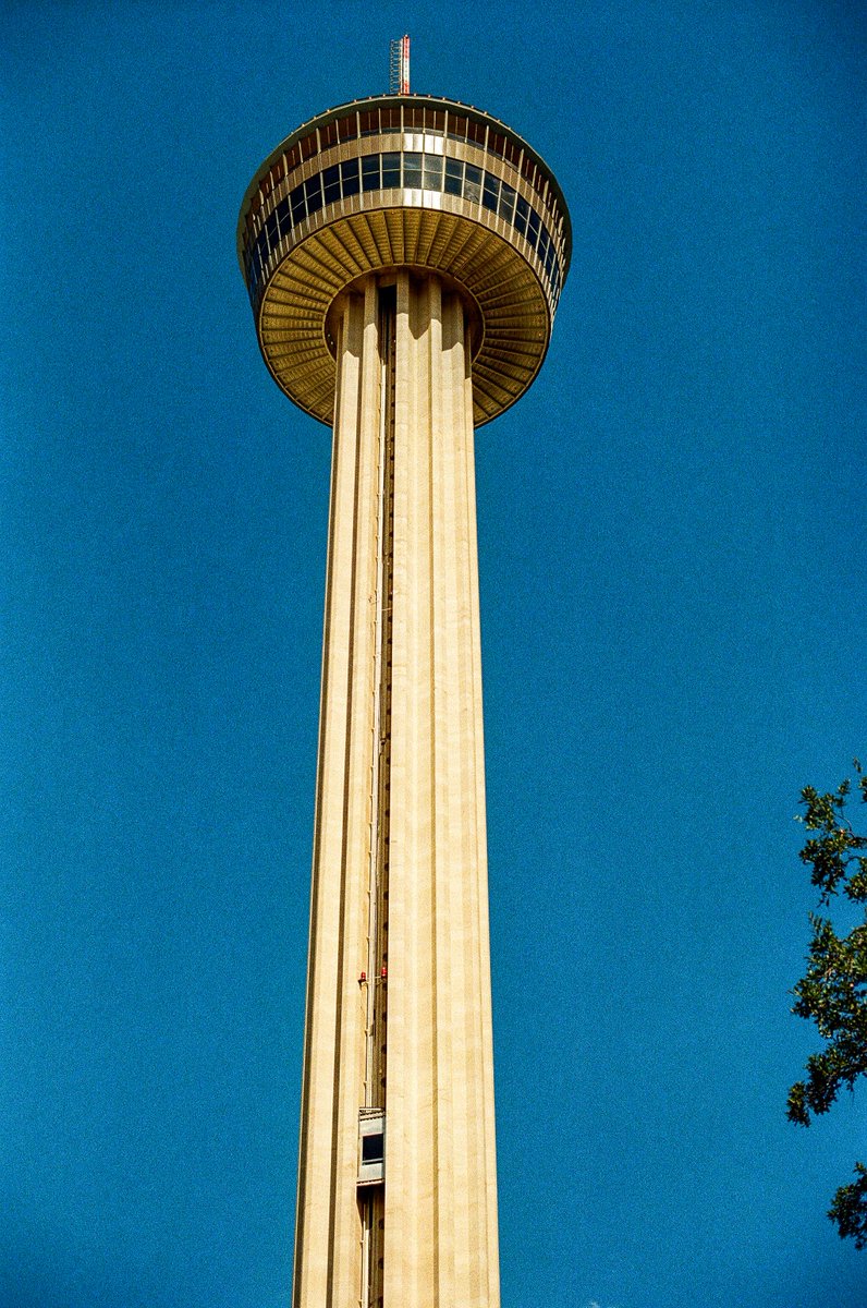 Tower of the Americas, San Antonio,TX (2023)

#NikonF3 #50mm #Fuji400 #35mm #filmphotography #analogphotography #analog #photography #sanantonio #texas #toweroftheamericas