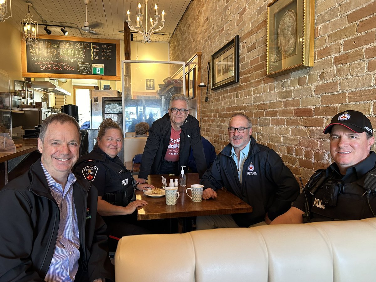 Lots of great conversations at ‘Coffee with a Cop’ at the @tinrestaurant  #tinrestaurant in #uxbridge this morning. @brucewgarrod @twpuxbridge #DurhamVisionZero #brock #scugog cg