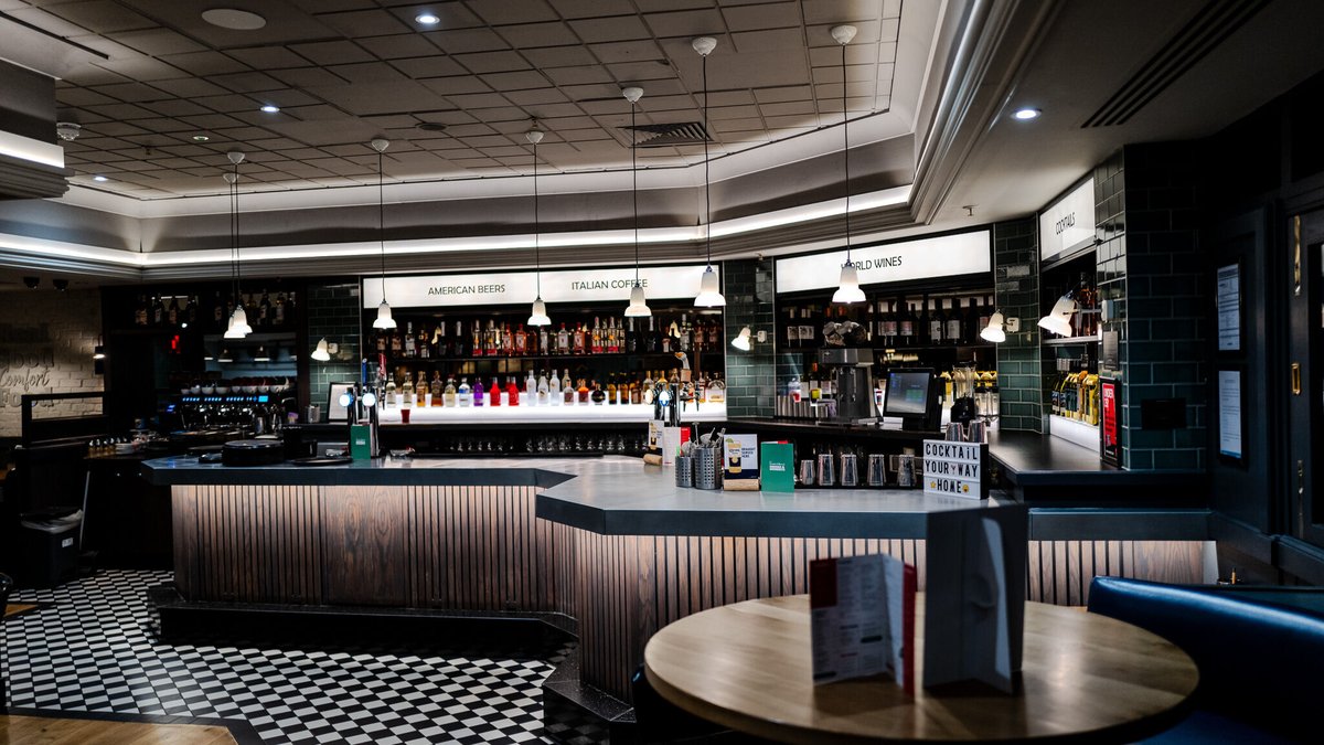 This morning I had a project meeting with long time client and partner @dazldance we always meet for food @frankienbennys @XscapeCastlefor, whilst there I had to grab a quick image of the amazing decor. I would love to do a proper photoshoot here.