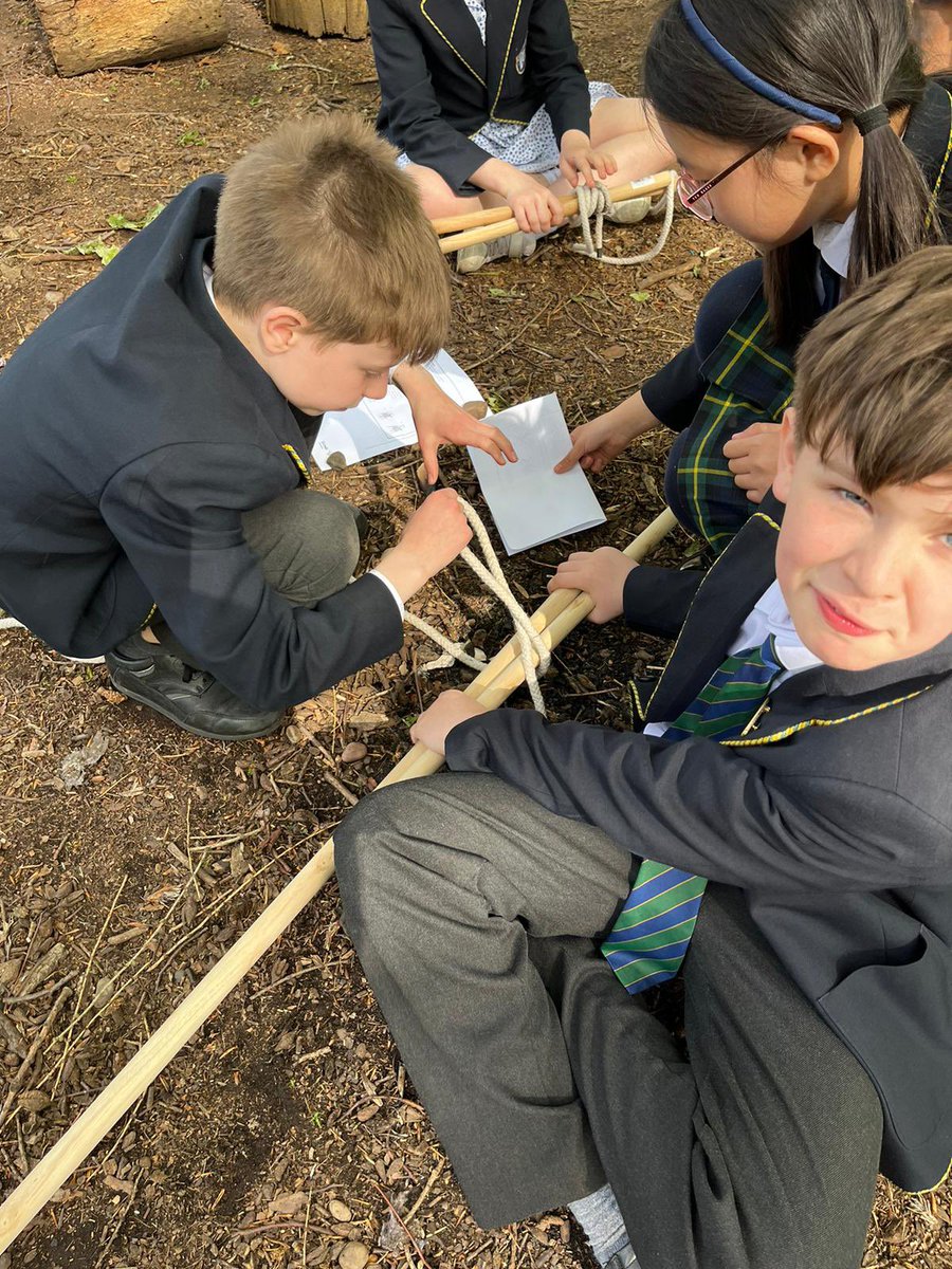 🪖Year Five History 🪖 Year Five have been practising their lashing skills in order to make a WWII stretcher! #TogetherWeCan #DoncasterIsGreat #SheffieldIsSuper
