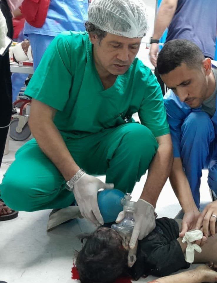URGENTE: Israel asesina al Dr. Andan Al-Barsh, jefe del departamento de traumatología del hospital Al-Shifa. El Dr. Andan fue secuestrado en el Hospital Al-Awda en Jabalia, junto con varios médicos, pacientes y personas desplazadas hace unos tres meses. Según la comisión de…
