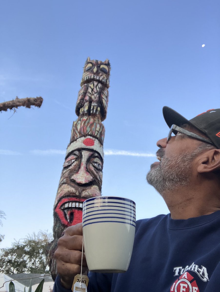 Eyes to the sky for B.Hutch who left heart & totem pole at Central Valley homestead. Hazy start in #NYC but ruminating & rambling with friends ⁦@RollOverEasy⁩ as they celebrate young people, bikes & all things #SF