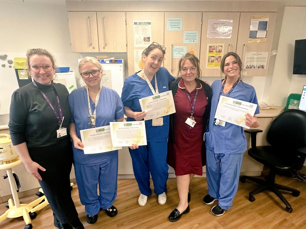 What better way to celebrate my amazing Lindo midwifery colleagues on #IDM2024 by awarding Claire, Jo and Lidia their @DAISY4Nurses certificates of nomination and daisy pins! Huge congratulations dream team ❤️💫 @MLU_PTE @SigsworthJanice @pathway_team @ImperialPeople