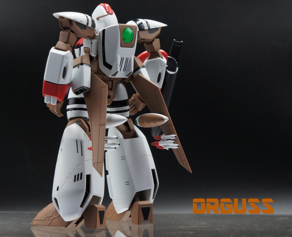 #オーガス #ORGUSS を全塗装にて完成
やっぱり #MODEROID は関節が…
本当は変形させたいけど塗装が剥がれるのが嫌なんで結局一度もやってない
#グッドスマイルカンパニー 
#goodsmilecompany