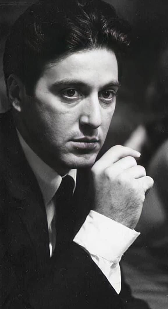 أخرجنا النساء للعمل فأحلن نصف الرجال للبطالة.. فأحالوا بدورهم نصف النساء للعنوسة، أليس من الحكمة إعادة النساء إلى البيت! ."

- آل باتشينو