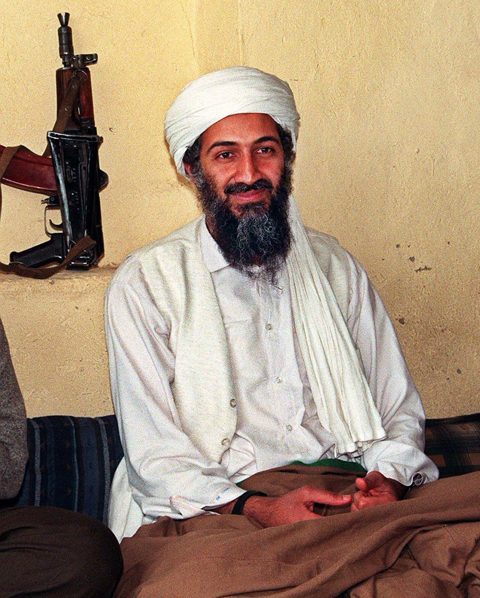 🔴 13 YIL ÖNCE BUGÜN: El Kaide kurucu lideri Usame bin Ladin’e, 2 Mayıs 2011’de ABD özel birlikleri tarafından Pakistan’da suikast düzenlendi. ABD’nin iddiasına göre bin Ladin’in cansız bedeni denize atıldı.