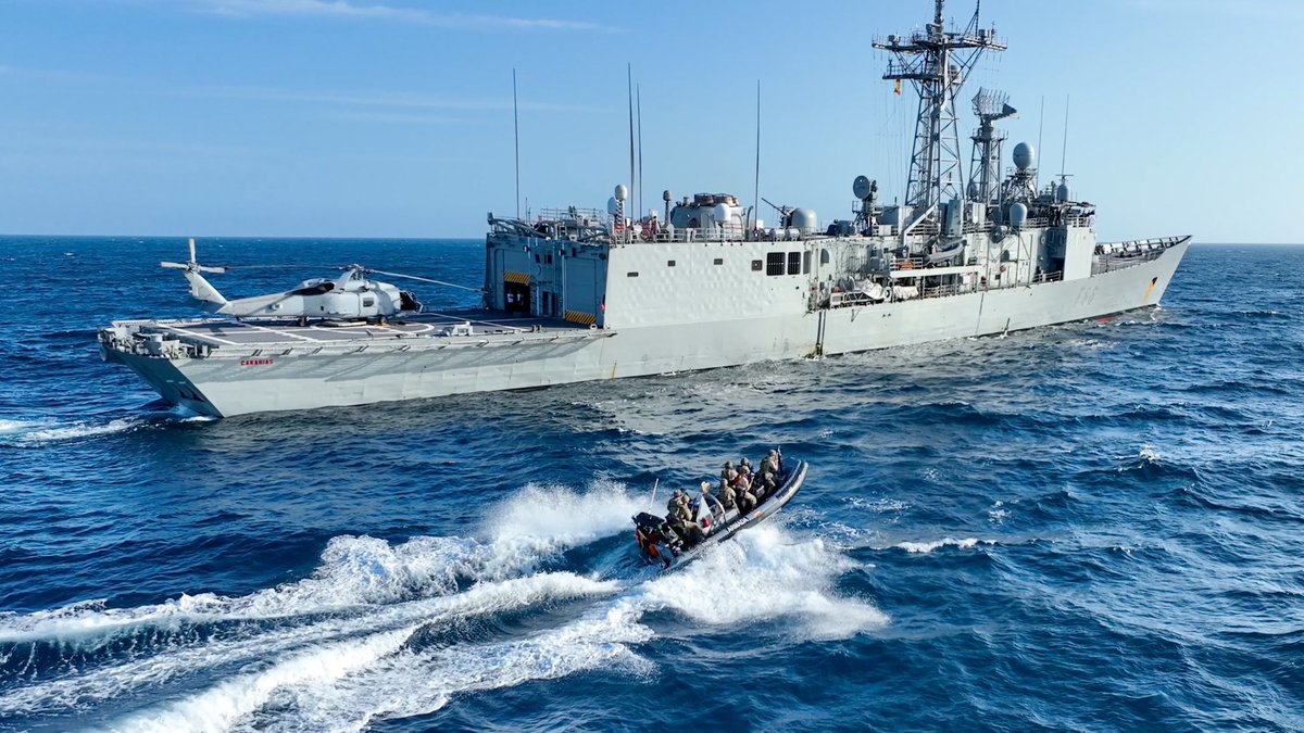 An exciting day at the office aboard @EUNAVFOR with the @SomaliPM and other FGS Ministers discussing 🇪🇺🇸🇴relations on maritime security ⚓️