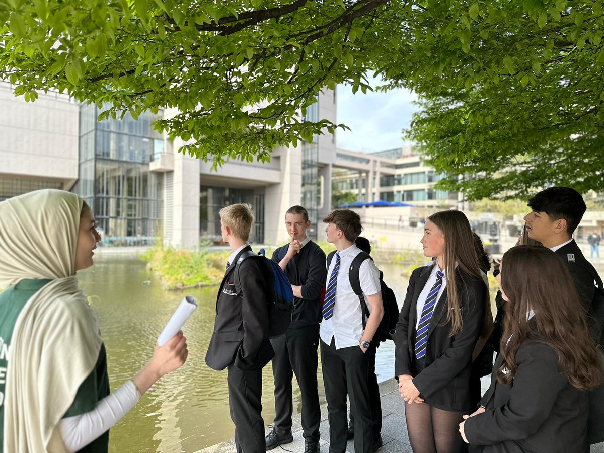 We are immensely proud of our @BrilliantClub graduates🎓! The future is bright for you all! A fantastic achievement. We hoped you enjoyed your day! #scholars #aimhigh #University @UniversityLeeds