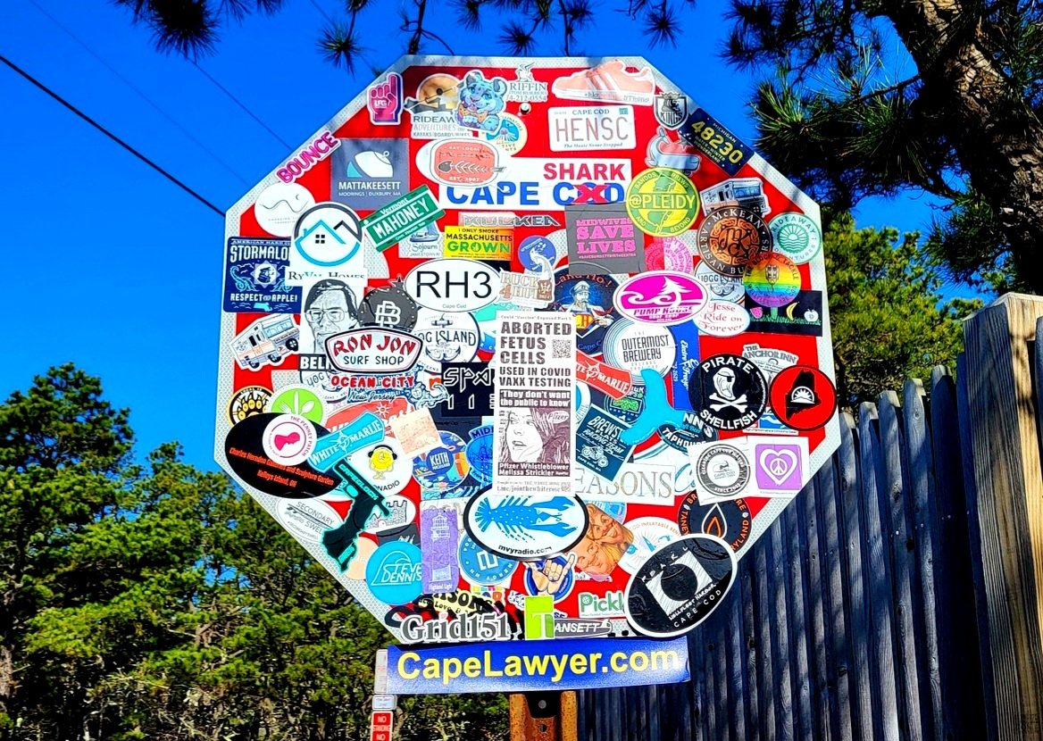 The most iconic, and eclectic, stop sign on #CapeCod. All true Cape Codders know where it is. @SurfSkiWeather @petermarteka @CapeCodBars