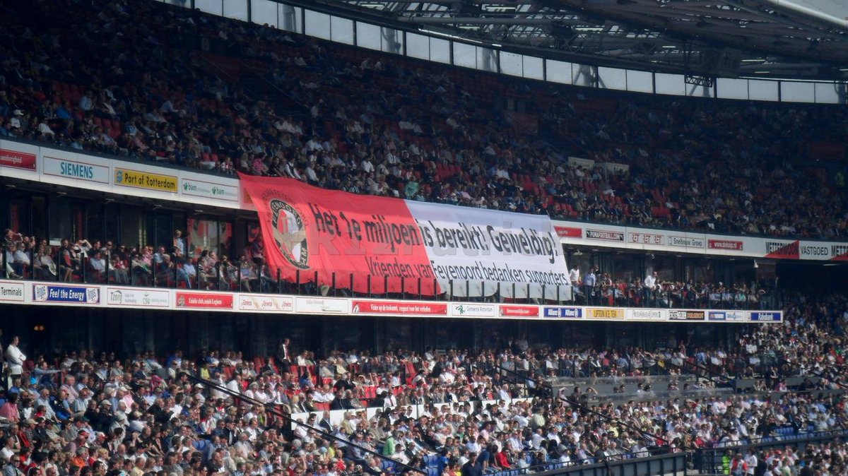 In 2010/11 haalde Feyenoordsupporters 1 miljoen op voor de inzamelingsactie om Feyenoord te redden. In totaal werd er door de VVF zo'n 40/45 miljoen opgehaald.