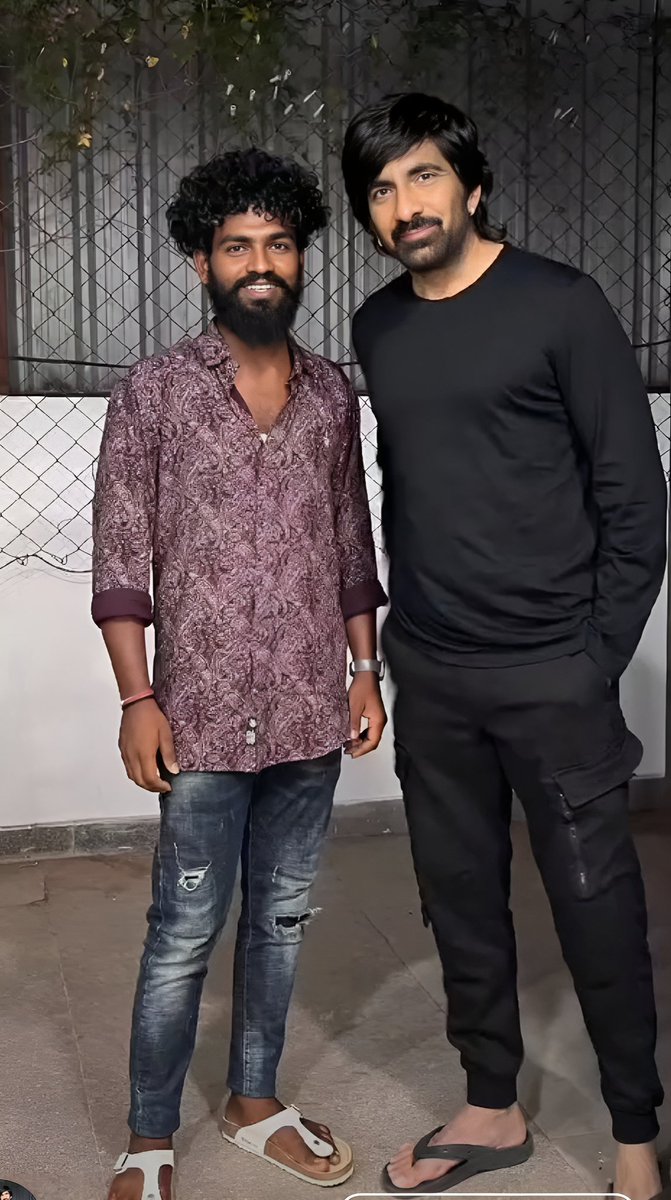 Lucky boy with mass Maharaj #RaviTeja  Our Ravi is just handsome 💖💖💖
