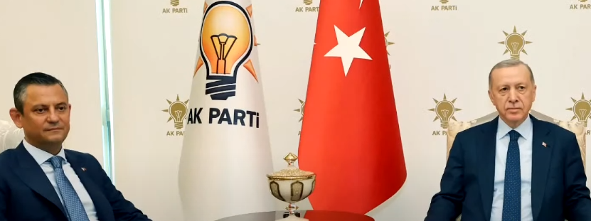 🔴#SONDAKİKA | CHP Lideri Özgür Özel 
 ve Cumhurbaşkanı Erdoğan'ın görüşmesi 1 saat 35 dakika sürdü.

Özgür Özel açıklama yapmadan AK Parti Genel Merkezi'nden çok hızlı bir şekilde ayrıldı.