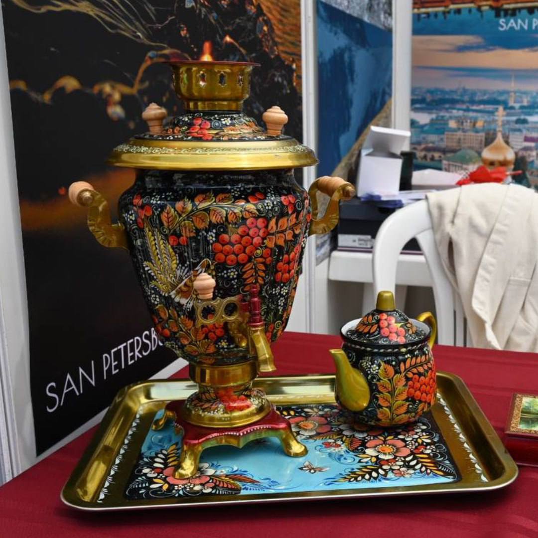 Russian cultural stand opened in Peru. Guests saw Russian national symbols: matryoshka dolls, colorful women’s scarves. Everyone could take a piece of Russia with them. More: rs.gov.ru/en/news/russia… #Russia #Peru