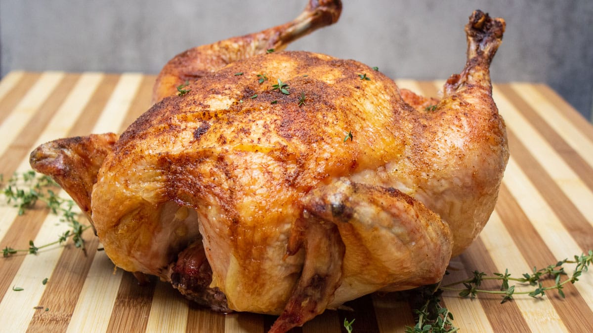 A roast capon features flavorful meat that is slightly sweeter than a regular chicken, with a delicate, velvety texture that melts in your mouth. #roast #capon #chicken #maincourse #dinner  bakeitwithlove.com/roast-capon/ via @bakeitwithlove