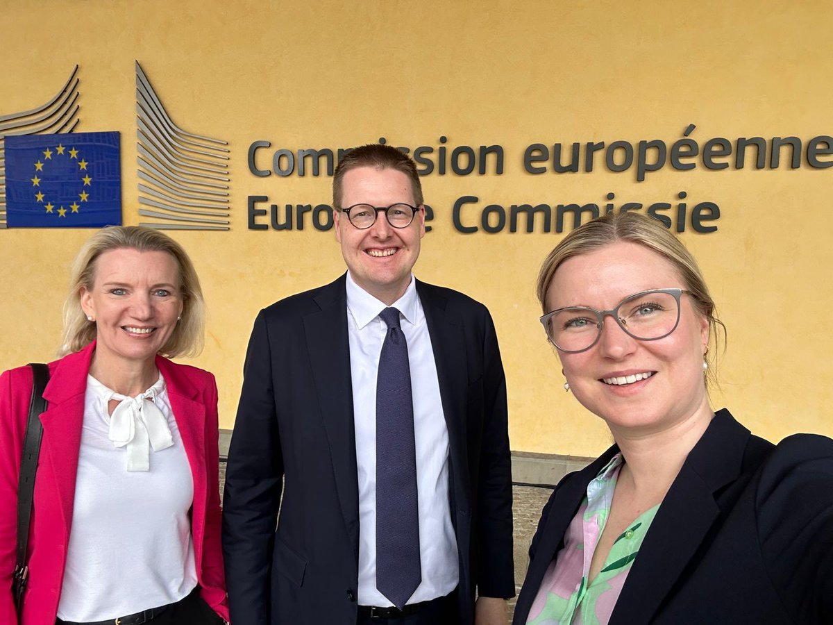 Great meeting in the Commission. On the agenda @Elinkeinoelama's proposal for a New Financial Instrument to enable the Green and Digital transition, support pioneering sectors such as emerging technologies, digital and cyber and defence industry @SaPakarinen @SiiriValkama