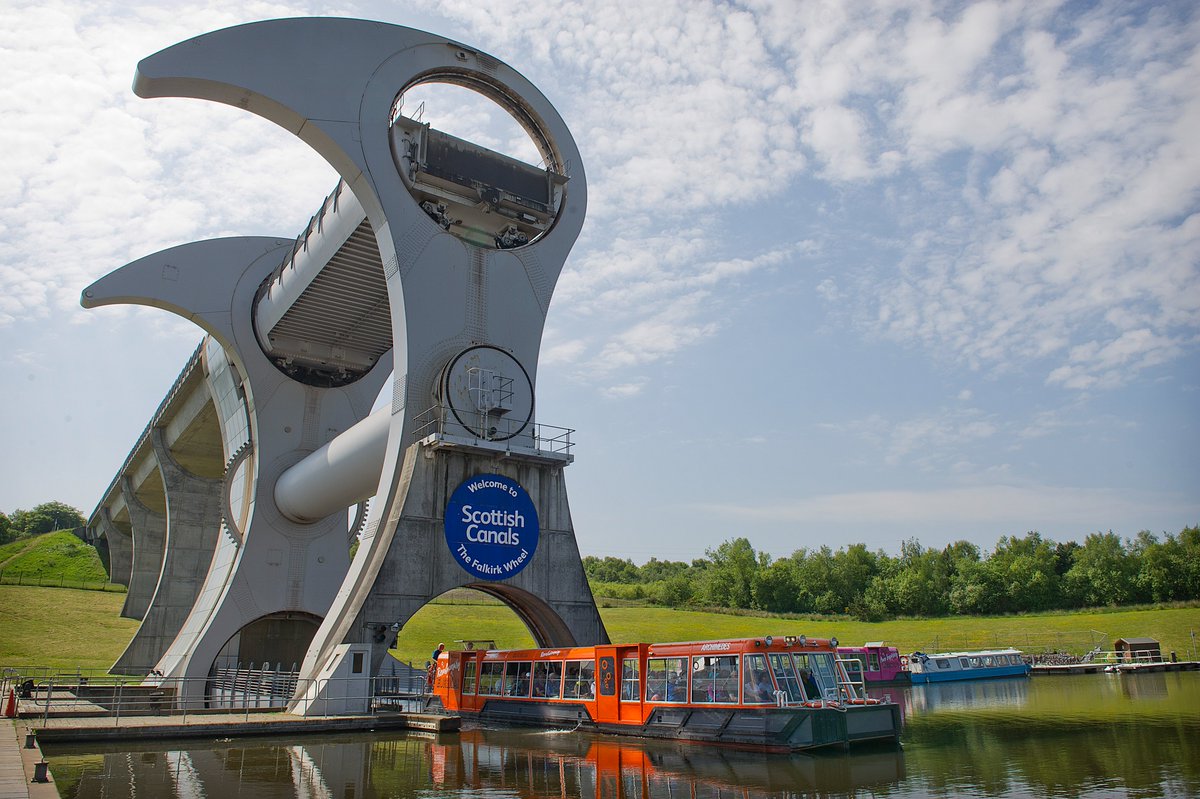 Have YOU ever soared through the sky on the world's only rotating boat lift? 🌥️ Get yourself over to The Falkirk Wheel this weekend and have a go for yourself! 🛥️ 🎟️Book here: bit.ly/43mdhbm #engineering #thefalkirkwheel #scottishcanals