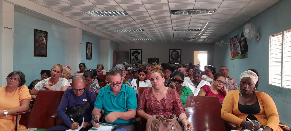 Reunión del Buró Provincial @PartidoPCC en Cienfuegos con los Secretarios generales de las O/B en Aguada de Pasajeros para analizar marcha de las prioridades de trabajo del presente año. #CienfuegosXMásVictorias #GenteQueSuma